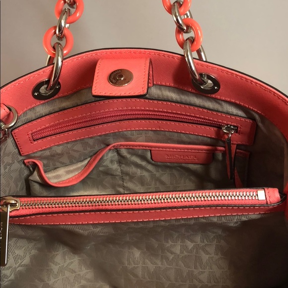 Beautiful authentic EUC MICHAEL Kors purse - Picture 4 of 8